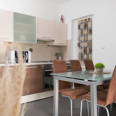 Moenia Apartament *