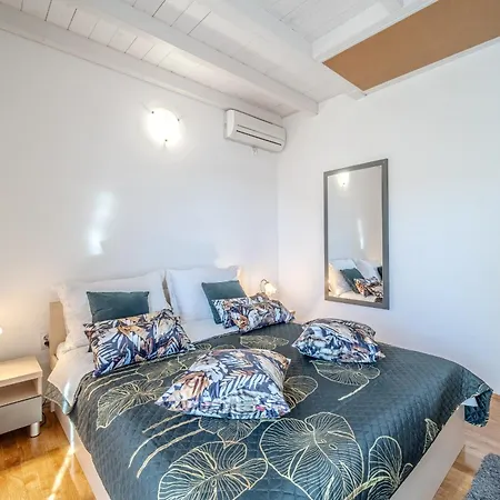 Moenia Apartament *