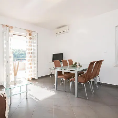 Moenia Apartment *