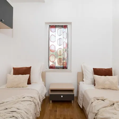 Apartment Moenia Milna (Brac)